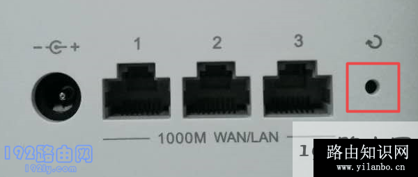 长按复位按钮10秒左右，可以把路由器恢复出厂设置